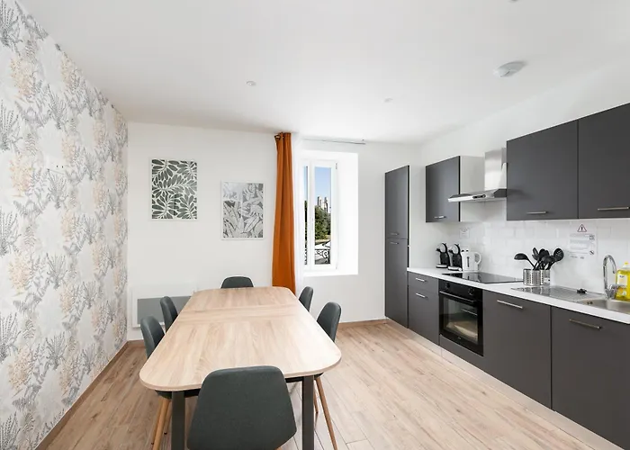 Independante Fou De Bassan * بريست